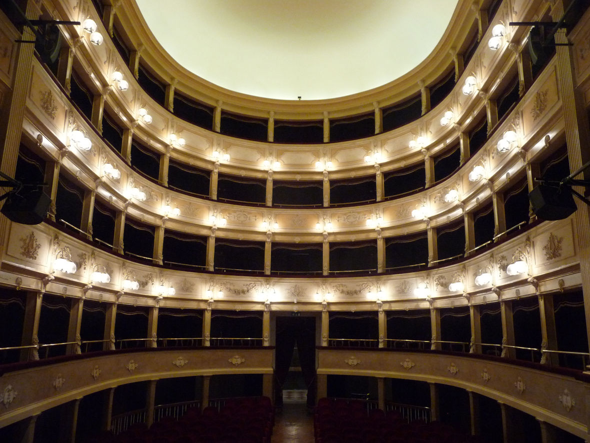 Teatro Fenaroli - La Scena cambia. L'emozione resta